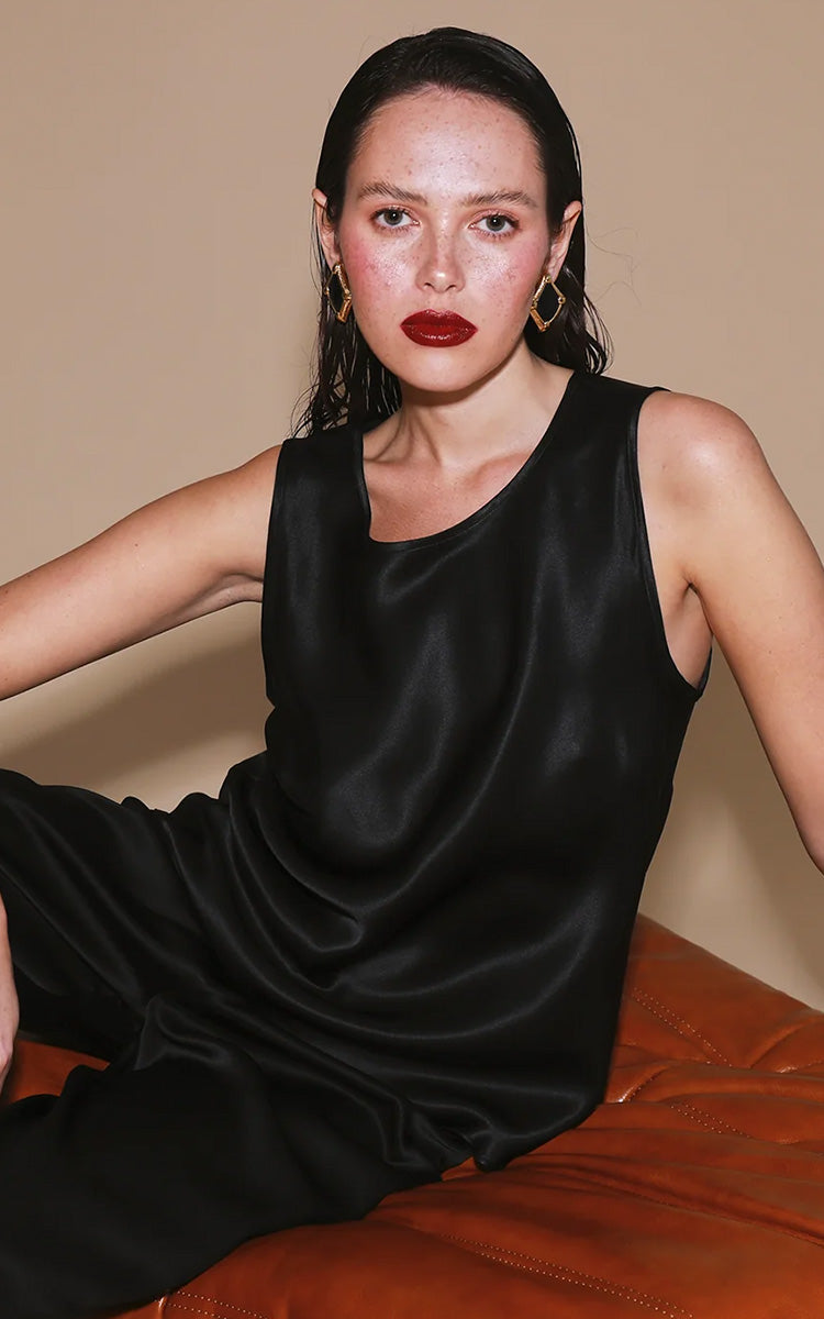 Ginia 100% Silk Singlet with Round Neck in Black GBS205