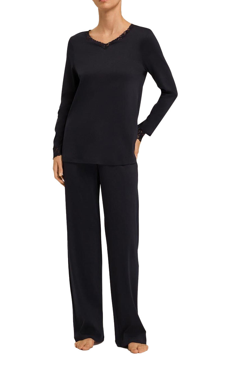 Woman wearing Hanro black moments pyjama in black