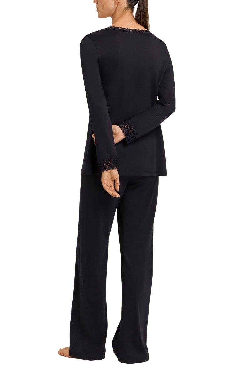 Woman wearing Hanro black moments pyjama in black